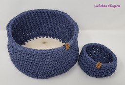 18 diam x 11cm, 8 diam x 6 cm