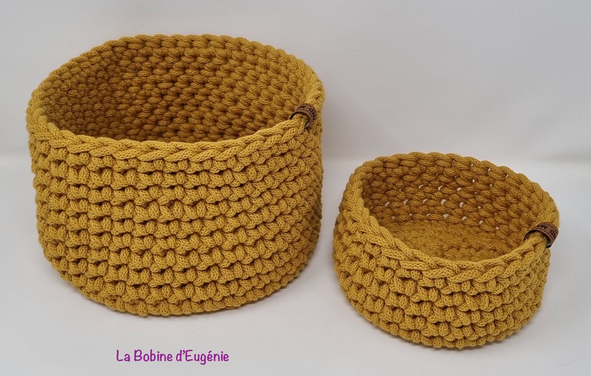 18 diam x 14 cm, 12 diam x 8 cm