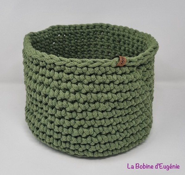 22cm diam/17cm h