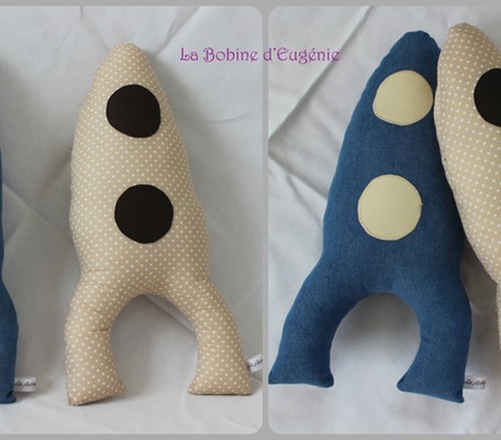 Coussin fusée 42x22
